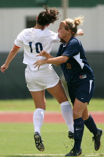 爱游戏ayx-环球足球：不同大陆足球文化的碰撞，环球足球鞋